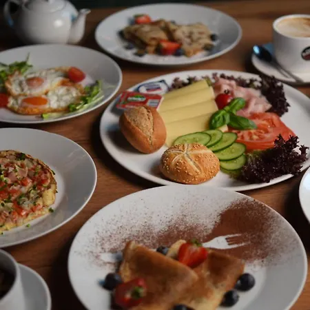 I Restauracja Palacyk Tyrolski 3* Жирардув