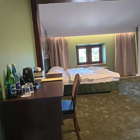 I Restauracja Palacyk Tyrolski Жирардув