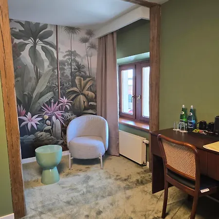 I Restauracja Palacyk Tyrolski Жирардув