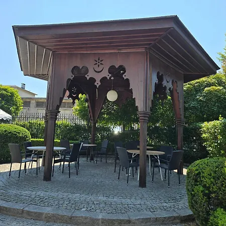 Отель I Restauracja Palacyk Tyrolski Жирардув
